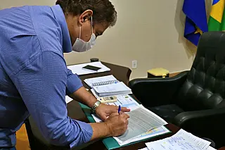 Antes da virada do mês prefeitura de Sidrolândia paga servidores municipais.