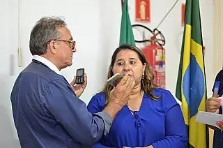 Mulher substitui vereador acusado de agredir mulheres