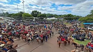 Festa do Peão teve show de Bruninho e Davi e cavalgada histórica no domingo