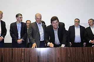Junto com fábrica de celulose, Inocência ganha investimentos em hospital, escolas e aeroporto.