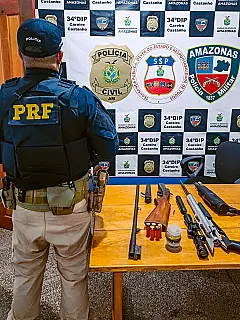 PRF apreende drogas e armas durante abordagem