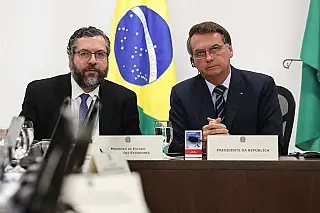 Bolsonaro leva remédio em fase de testes à reunião do G-20