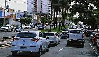 Atenção ao prazo: licenciamento de veículos com placas 3 e 4 vence neste mês
