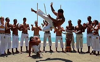 Brasil celebra o Dia do Fim da Censura, Dia do Tintureiro, Dia do Capoeirista e Dia de Santa Lídia