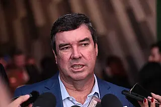 Riedel lidera corrida pelo governo de MS em 2026