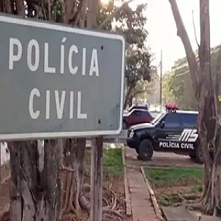 Homem é flagrado cortando orelhas de cães e diz se tratar de 'simpatia'