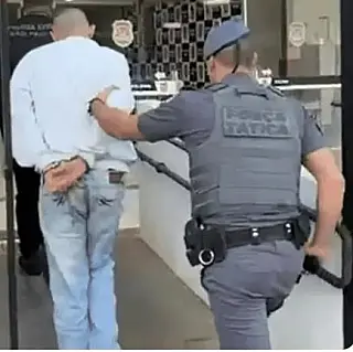 Jovem é preso por armazenar drogas em residência em Santa Fé do Sul
