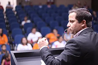 Presidente da Câmara Municipal Carlos Henrique Olindo antecipa pagamento do 13º salário