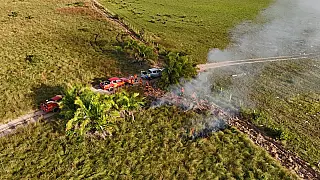 Bombeiros realizam queima controlada para prevenir incêndios no norte do estado