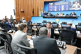 Deputados aprovam alerta contra racismo e homenagem a Antônio Braga