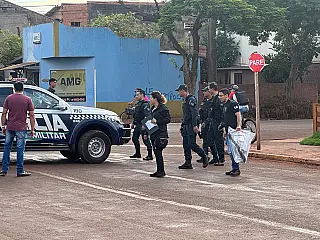 Empresário em surto aponta espingarda contra PM e é baleado no braço em Sidrolândia