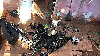 Polícia fecha desmanche de motos roubadas após denúncia