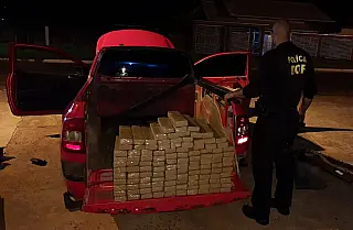 Veículo roubado em SP é apreendido com mais de 80kg de maconha em Amambai