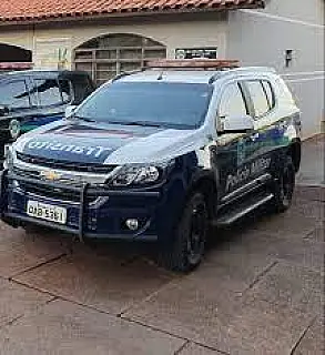 Com mandato de prisão homem resiste prisão provocando lesões nos pms