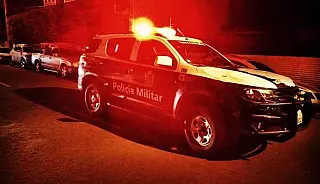 Jovem espanca mãe com golpes de celular na cabeça e depois chama polícia

