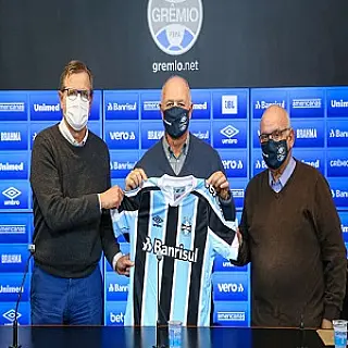 Felipão é apresentado e assume o comando do Grêmio