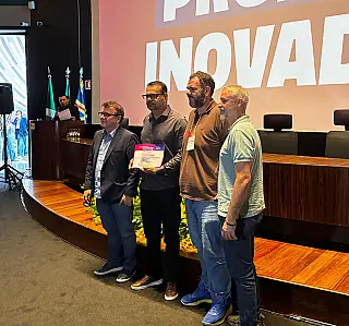 Ribas do Rio Pardo recebe prêmio por aplicativo que conecta população à Prefeitura