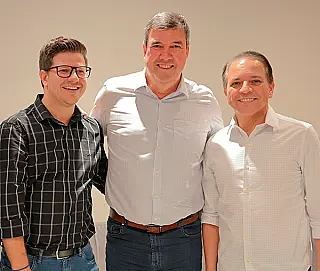 Aparecida do Taboado garante início de obras de asfalto em dois bairros
