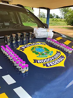PRF apreende medicamentos de uso restrito em caminhão abordado na BR-262