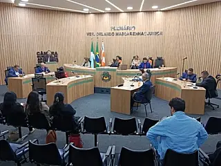 Vereadores apresentam indicações e homenagem durante sessão da Câmara