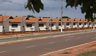 Após mais de cinco anos de espera, mais de 130 famílias recebem as chaves da casa própria