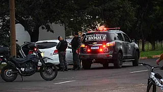 Policial de folga baleia suspeitos de roubo a Ônix sedan no Aero Rancho