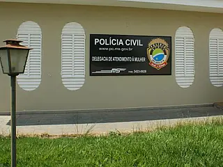 'Demônio': padrasto xinga e chuta enteada de 4 anos que tentava defender mãe de agressões
