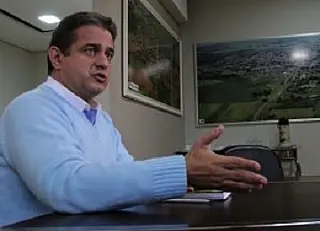 Prefeitura cumpre compromisso e até antecipa salários de servidores