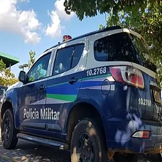 Mantida em cárcere pelo marido, mulher disfarça ligação para a PM falando sobre boleto