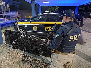 PRF prende duas mulheres com mais de 52 kg de Skunk em abordagem na BR-158