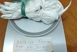 Jovem é presa ao tentar entrar em presídio com cocaína escondida em Paranaíba