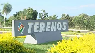 Homens tentam roubar armas de seguranças e são atropelados