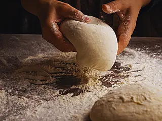 Dia do Panificador celebra os profissionais que transformam farinha em alimento e tradição