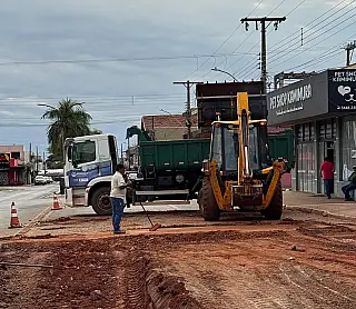 Obra de revitalização da Avenida Deodato Leonardo da Silva é retomada em Deodápolis