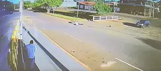Motociclista fica ferida após acidente em cruzamento de avenidas em Paranaíba