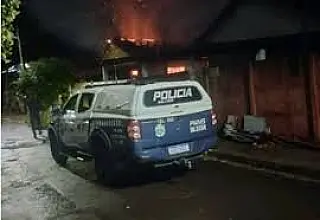 Incêndio destrói casa no bairro São Vicente, em Cassilândia