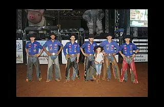 Taboadão 2025 premia campeões do rodeio em noite de encerramento da 56ª Festa do Peão