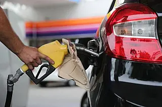 Postos ignoram Petrobras e sobem preço de combustíveis, mostra Procon