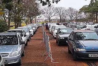 Mesmo com 'apelo', drive do Dom Teodardo amanhece com fila intensa em Dourados