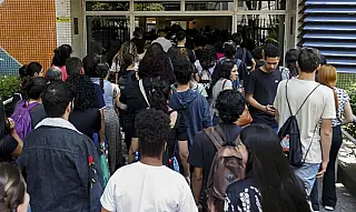 Estudantes começam a receber primeira parcela do Programa Pé-de-Meia