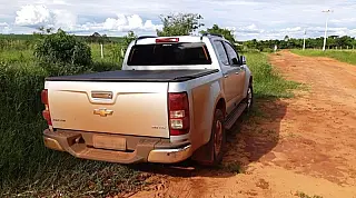 Angélica - PRF apreende 890 kg de maconha em caminhonete roubada