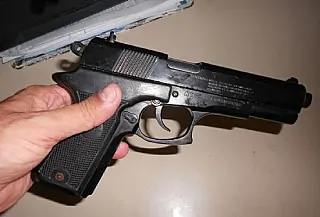 Homem tem orelha cortada ao ser agredido com coronhadas enquanto voltava para casa em MS