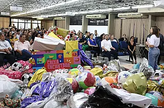 Campanha 'Caixa Encantada' arrecada brinquedos para crianças atendidas por 280 instituições