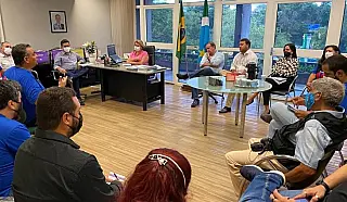 Em reunião com professores, Governo garante concurso e abre negociação sobre salário de contratados.