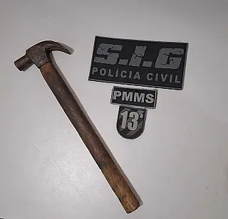 Homem é preso após tentar matar esposa a marteladas em Água Clara