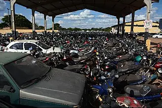 Leilões em maio vão retirar mais de 400 veículos dos pátios do Detran