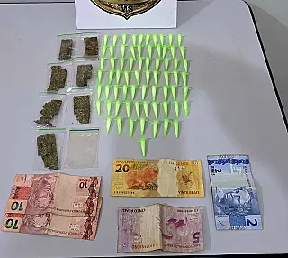 Homem é flagrado retirando drogas de cano de esgoto em Campo Grande