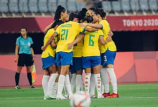 Brasil vence a Zâmbia no futebol feminino e pega Canadá nas quartas de final