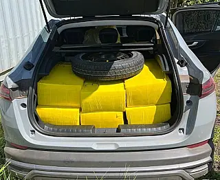 PRF prende casal e apreende carro com mais de 670 kg de drogas em Caarapó