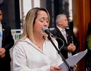 Projeto de Lia Nogueira reconhece rotina exaustiva de mães atípicas solo